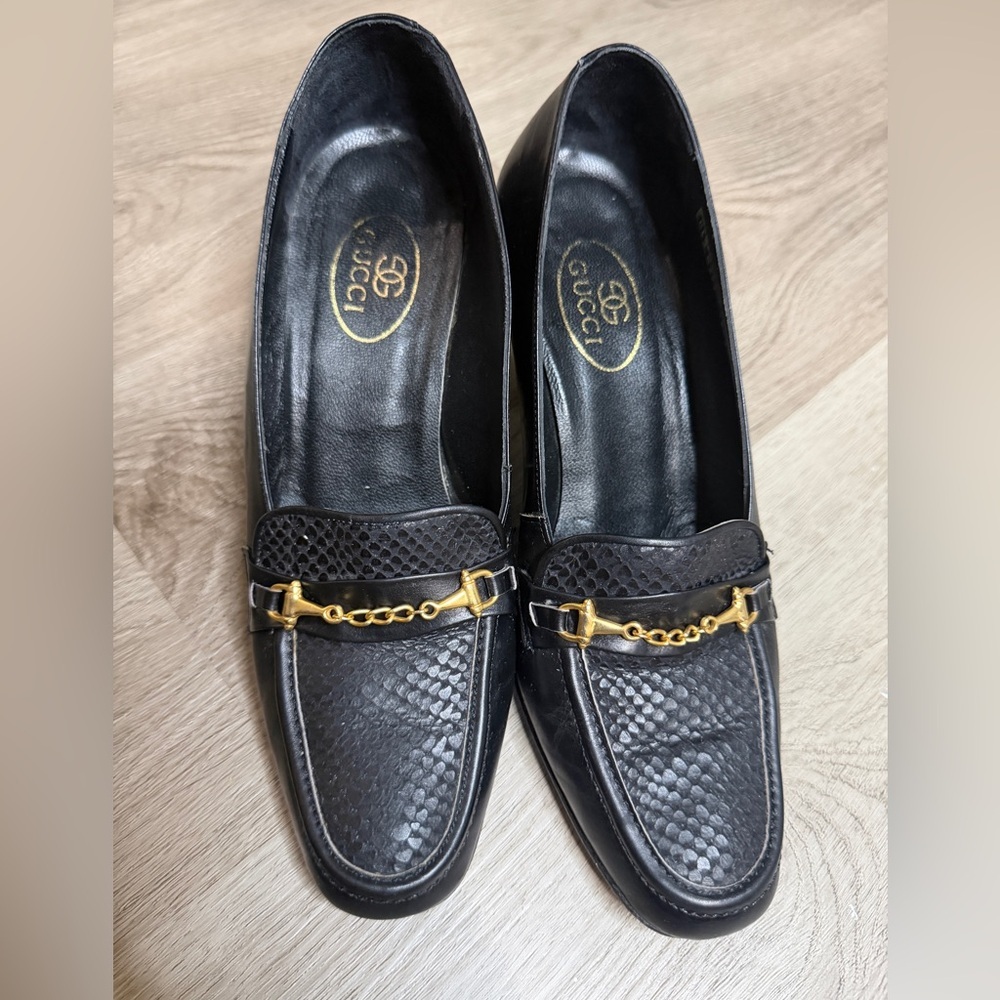 Gucci Black Leather Loafers with Gold Horsebit Chain - Picture 2 of 9
